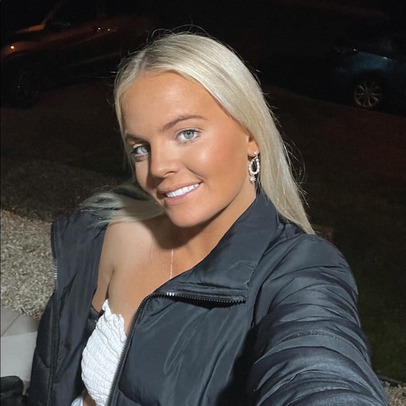 Meet your Posher, Caitlan - Picture 1 of 1